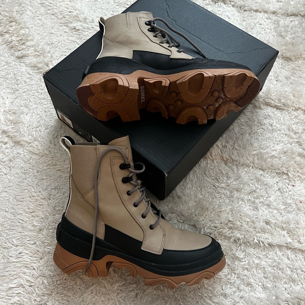 Sorel Beige and Black Winter Boots